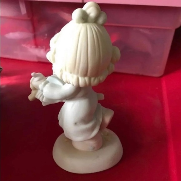 Precious Moments Figurine - Picture 2 of 4